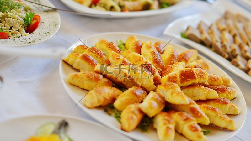 戚风蛋糕，轻盈口感背后的秘密：原料配比解析