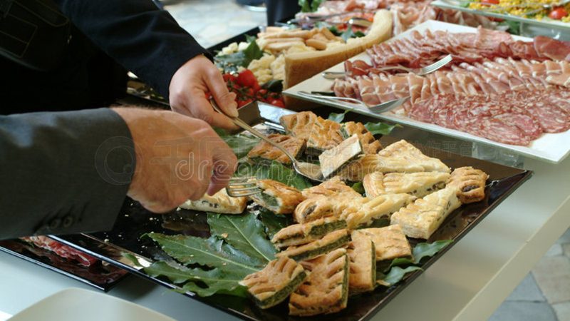 食堂食材配送过程中，冷链配送至关重要。一个优秀的食材配送公司应具备以下特点：